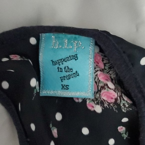 H.I.P Sleeveless blouse floral tank- XS - Picture 3 of 6